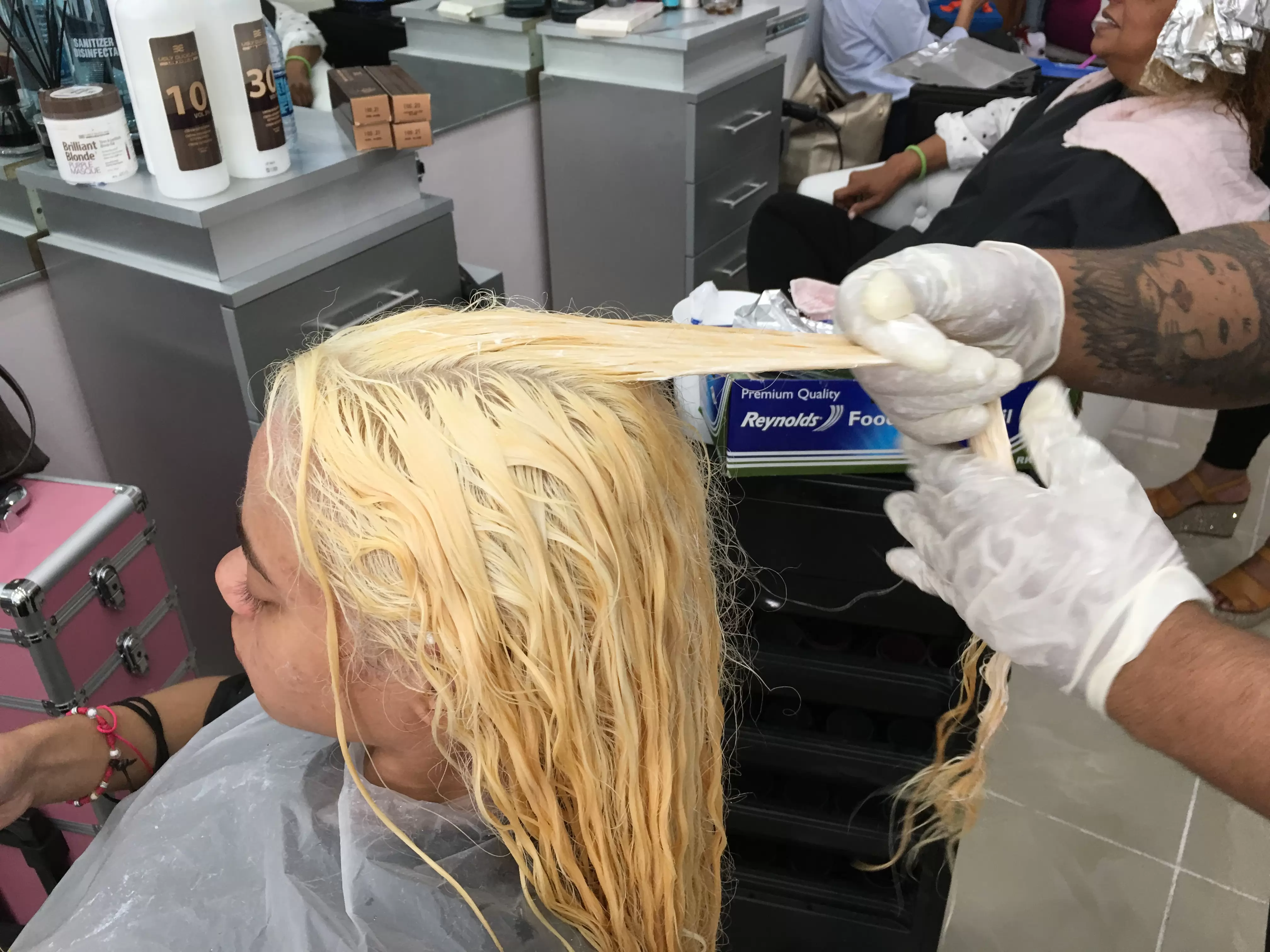 How To Bleach Your Hair The Definitive Step By Step Guide With Pictures And Videos Ugly Duckling 9369