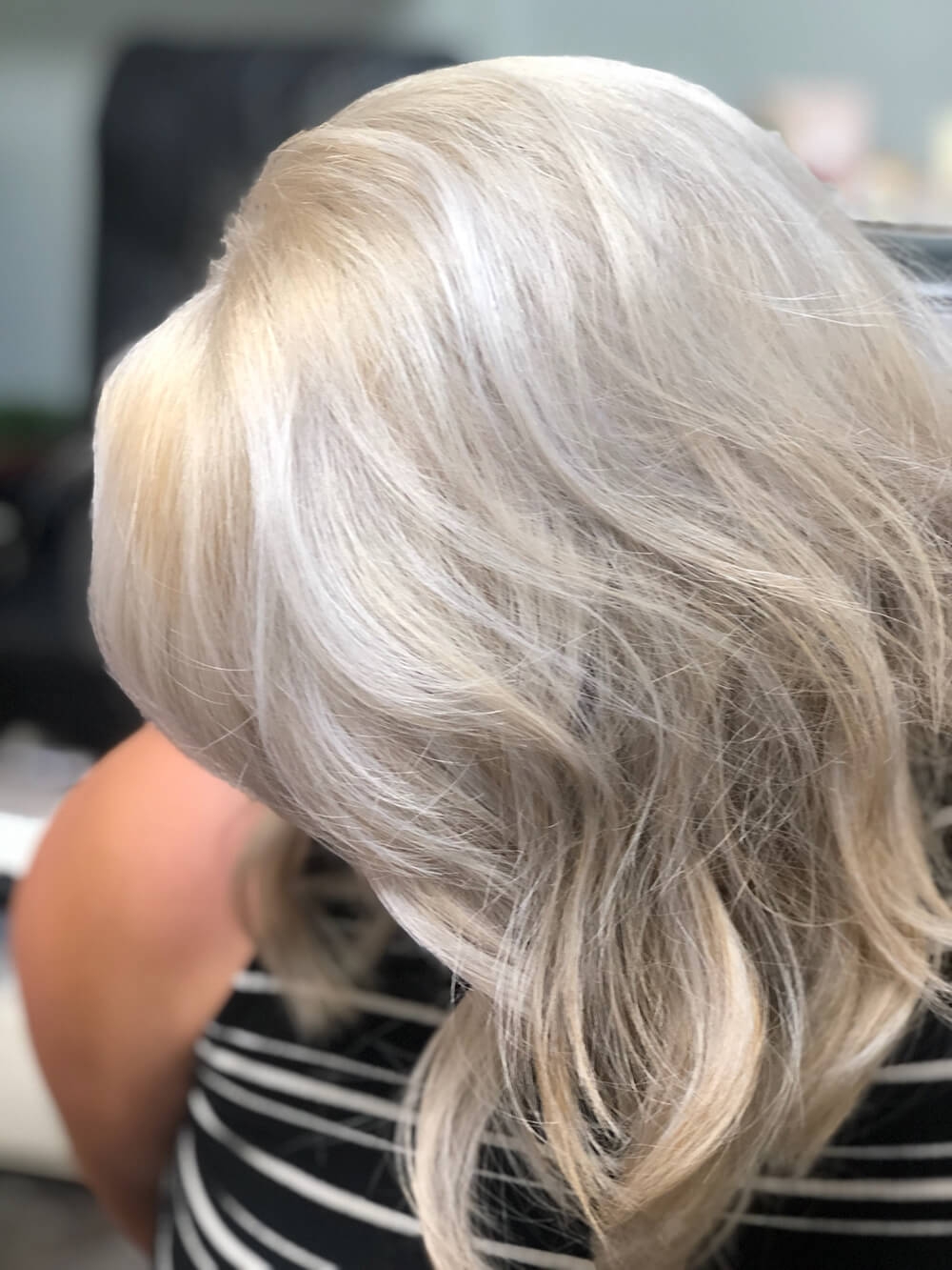 to Get your Hair Blonde Without Bleach - Detailed Application Tips for Professionals - Ugly Duckling